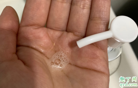 赫丽尔斯洗面奶像洗洁精是真的吗 赫丽尔斯洗面奶干皮可以用吗