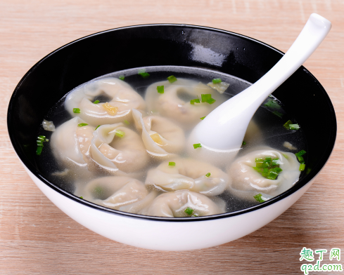 馄饨馅是用纯瘦肉还是五花肉好 馄饨馅是用生肉还是用熟肉好