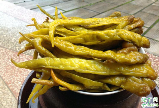 泡辣椒要去辣椒蒂吗 泡辣椒要不要去辣椒把