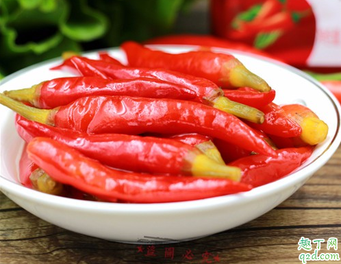 泡辣椒要去辣椒蒂吗 泡辣椒要不要去辣椒把