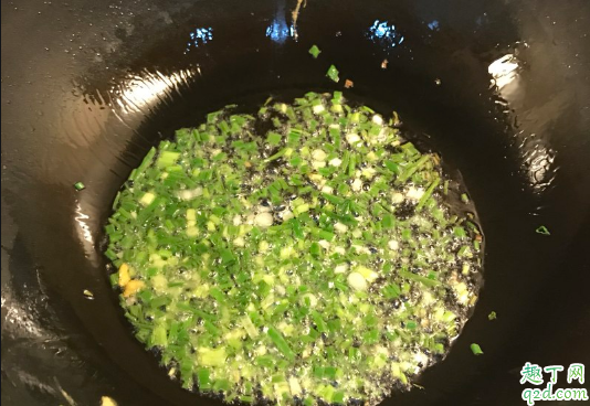 炸葱油用大葱还是小葱 炸葱油的葱必须是香葱吗