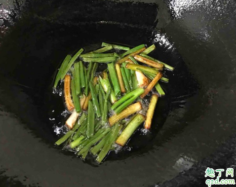 炸葱油用大葱还是小葱 炸葱油的葱必须是香葱吗