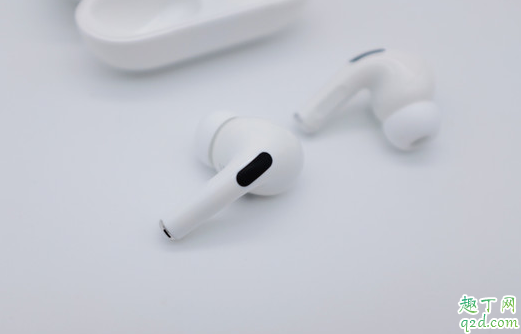 airpods pro怎么拿出来 airpods pro充电要把耳机拿出来吗