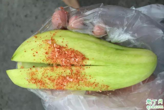 水果蘸辣椒吃会中毒吗 水果蘸辣椒吃会怎么样