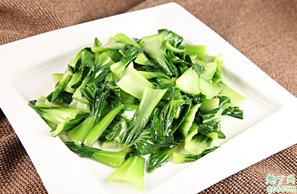 为什么炒青菜要放白酒 炒青菜加白酒的作用