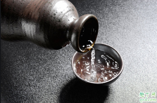 冬天喝白酒要热一下吗 天冷白酒要温着喝吗