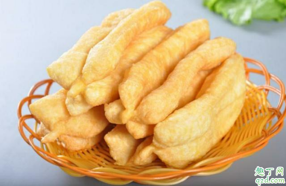 炸油条用筷子压一面还是两面 炸油条用筷子压两头吗
