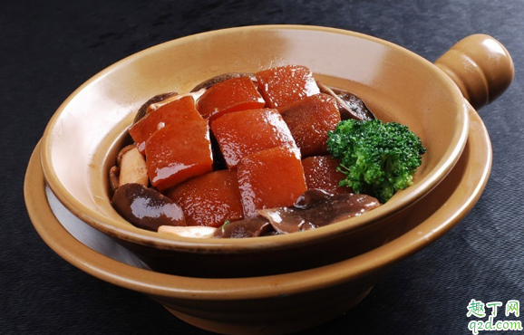 做红烧肉是上五花肉好还是下五花肉好 红烧肉用什么五花肉好