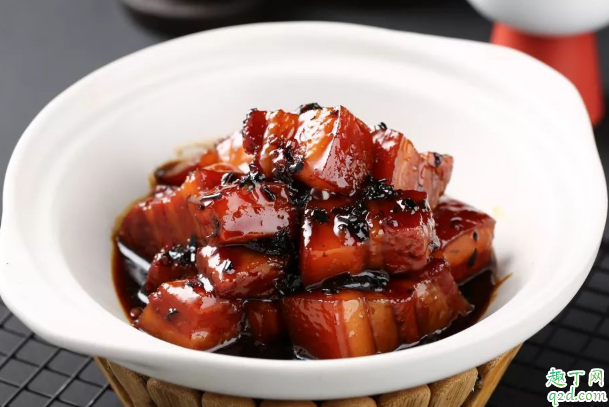 红烧肉是先焯水还是先炒 红烧肉炒之前要不要煮