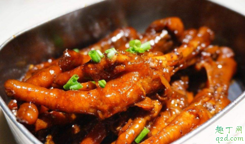 买的鸡爪上为什么有小眼 鸡爪上有小孔能吃吗