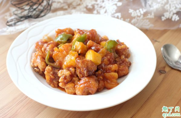 菠萝咕咾肉的菠萝要先泡吗 菠萝咕咾肉的菠萝泡完水一起用吗