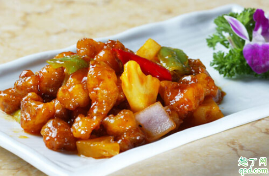 菠萝咕咾肉的菠萝要先泡吗 菠萝咕咾肉的菠萝泡完水一起用吗