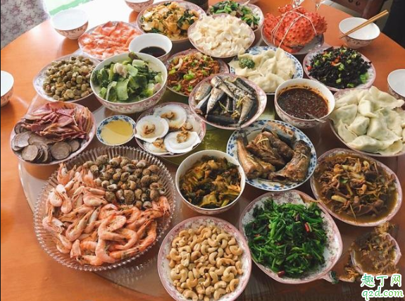 年夜饭什么标准比较合适 年夜饭一般多少钱一桌