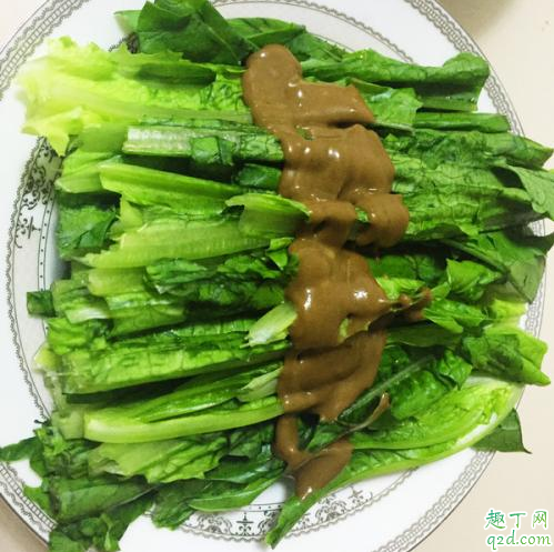 花生酱拌油麦菜要焯水吗 花生酱拌油麦菜焯水用冷水还是热水