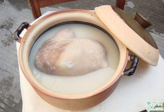 猪肚包鸡用什么鸡比较好 猪肚包鸡用老母鸡还是用嫩鸡