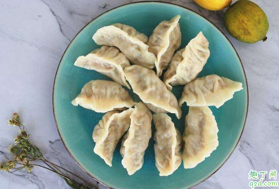 莲藕包饺子用焯水吗 莲藕包饺子需要先煮一下吗