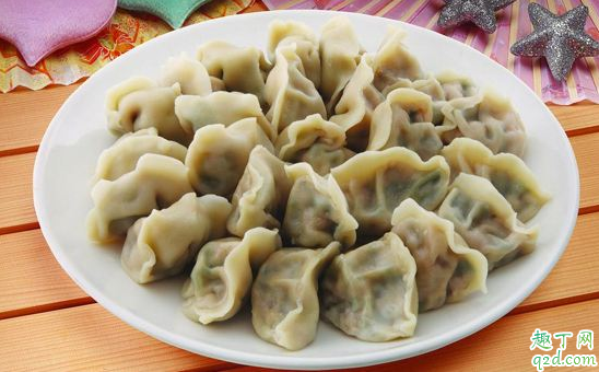 包饺子用的莲藕是粉的还是脆的 莲藕包饺子是用生的还是熟的