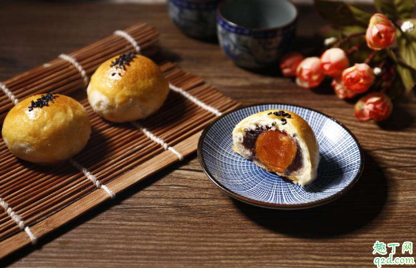 蛋黄酥用猪油好还是黄油好 蛋黄酥用猪油和黄油哪种味道好