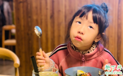 宝宝为什么不好好吃饭 宝宝挑食要纠正吗