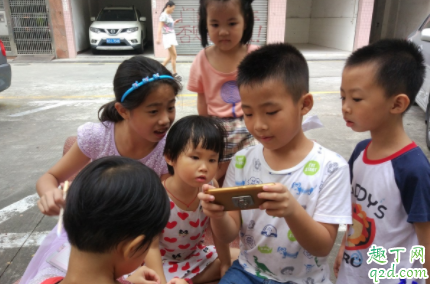 孩子什么年龄适合玩手机 孩子玩手机最多是多长时间