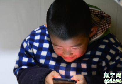 孩子什么年龄适合玩手机 孩子玩手机最多是多长时间