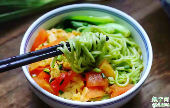 菠菜面为什么不够绿 菠菜面怎么做颜色更绿