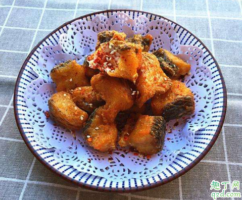 炸鱼块放什么调料好吃 炸鱼块怎么炸成金黄色
