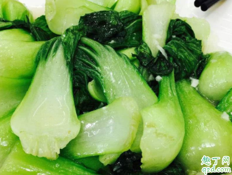 青菜怎么炒不会变黑 青菜怎么炒绿绿的