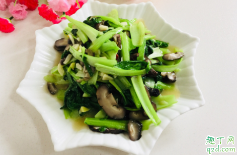 青菜怎么炒不会变黑 青菜怎么炒绿绿的