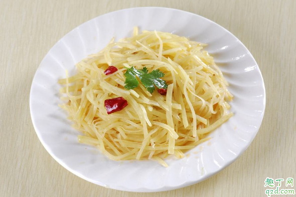 炒土豆丝过水还是不过水好吃 炒土豆丝焯水和不焯水的区别