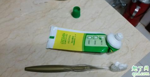 刷了过期的牙膏会怎么样 没开封的牙膏过期了还能用吗