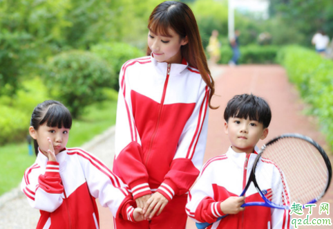 学生该不该穿校服上网课 孩子上网课容易近视吗