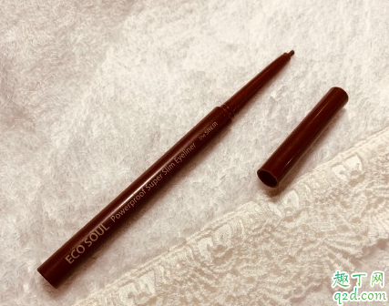 Canmake眼线胶笔好用吗 Canmake眼线胶笔使用测评