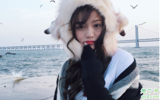 穿丝袜为什么脚容易臭 化纤的袜子臭脚吗