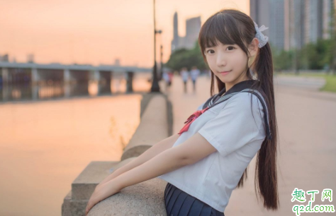 穿丝袜为什么脚容易臭 化纤的袜子臭脚吗