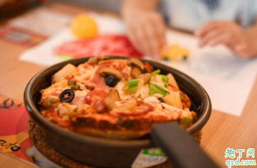 烤箱烤披萨要多少度考多久 披萨饼底在烤箱烤几分钟