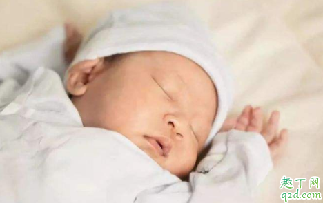 为什么宝宝一边吃奶水一边哭 宝宝一边吃奶水一边哭怎么办