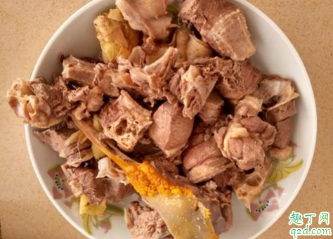 鸭肉怎么做不会柴 自家养的鸭子要焯水再炖汤吗