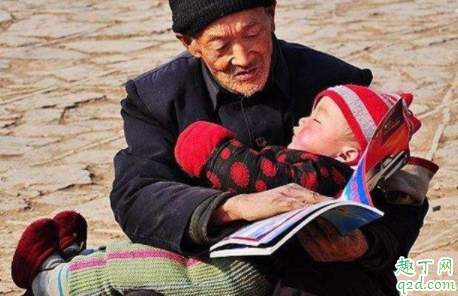 让老人带孩子应该给辛苦费吗 让老人带孩子给多少辛苦费合适