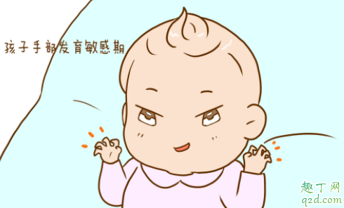 宝宝打自己脑袋是自闭症吗 宝宝揪自己的头发怎么回事