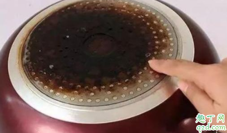 铁炒锅外面黑垢怎么去除 炒锅外面的油烟怎么处理