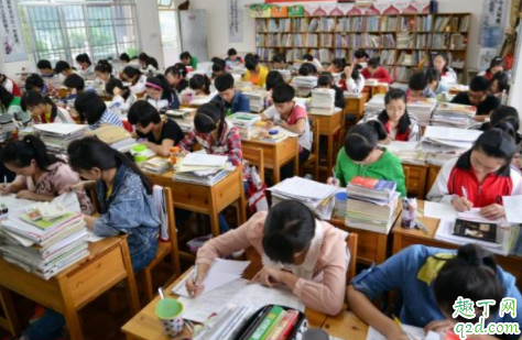 2020年高考复读生和正班生哪个占优势 2020高考应届生可以复读吗