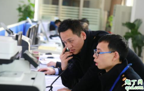 工作时被同事讽刺怎么办 工作中的人挤兑你怎么办