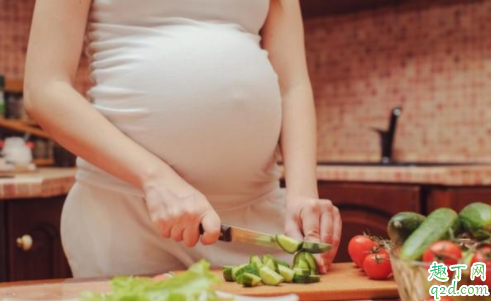 母乳不够吃宝宝能喝乳铁蛋白吗 母乳很少还有必要喂吗