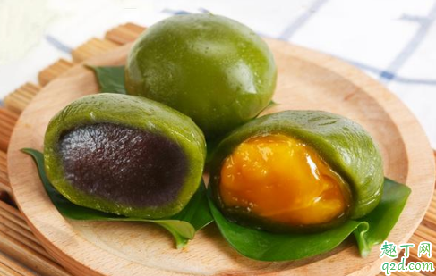青团是蒸熟了包还是包好了蒸 青团什么时候包保鲜膜