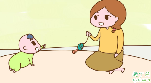 两个月小孩可以学着爬吗 小孩学爬为什么往后缩
