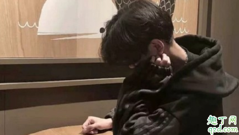 摸男生喉结意味着什么 亲男生喉结有啥反应