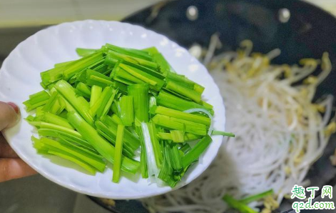 吃什么菜都觉得咸是什么原因 吃饭咸喉咙感觉不舒服怎么解决