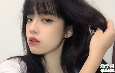 2020美女发自拍可以评论的句子 朋友圈美女发自拍高情商回复