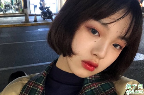2020美女发自拍可以评论的句子 朋友圈美女发自拍高情商回复
